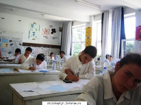nu pot spune k ma bucur si eu la fel de mult de inceperea scolii... cls a 8-a, o groaza de profi noi